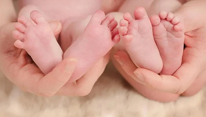 گوجرانوالہ: خاتون نے2 سال میں 8 بچوں کوجنم دیا