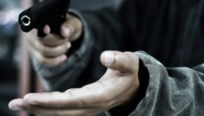 گجرات: ڈکیتی مزاحمت پر ڈاکوؤں نے شہری کو گولی مار دی