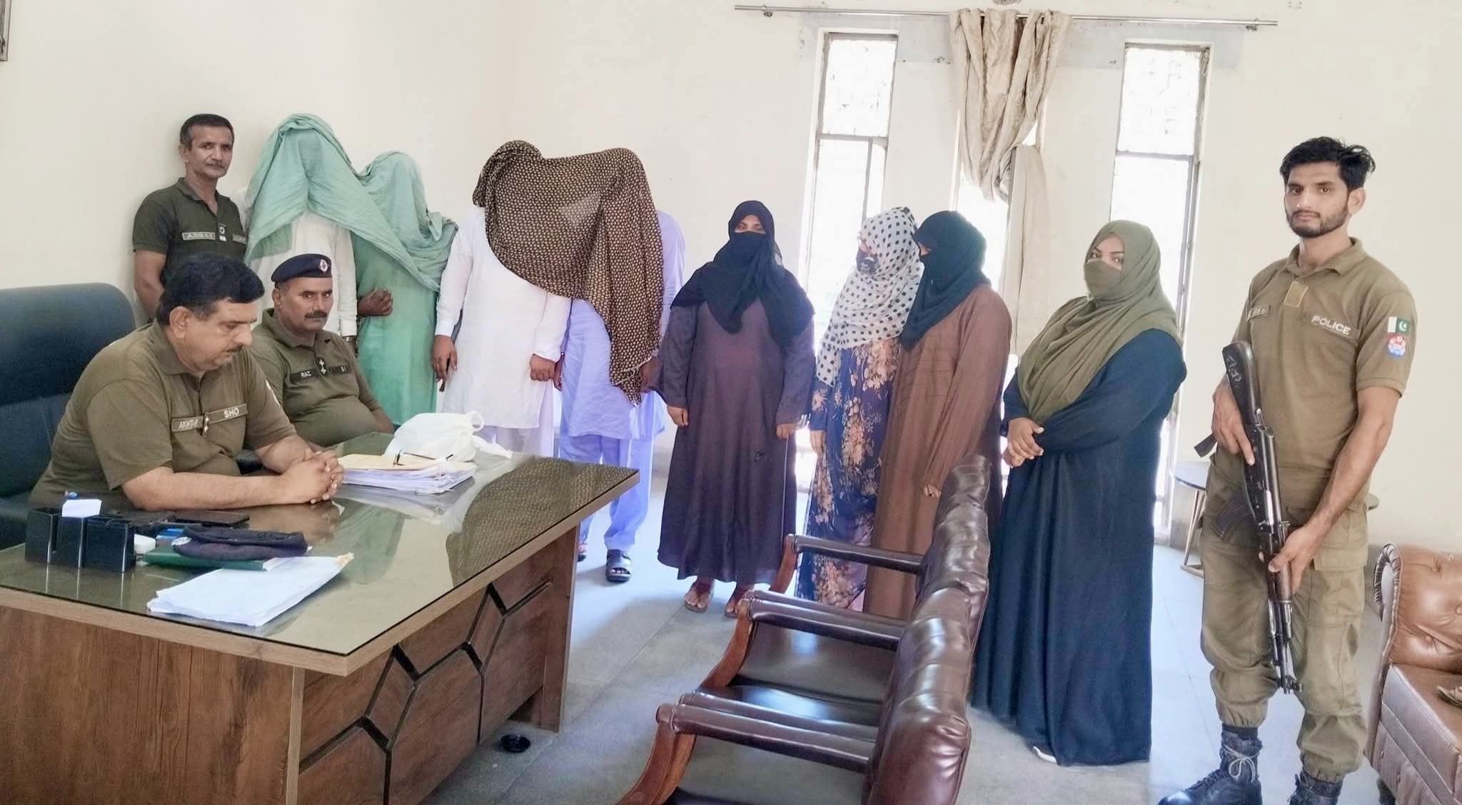 گجرات:شاہین چوک میں قحبہ خانے پر چھاپہ، 6 افراد رنگے ہاتھوں گرفتار