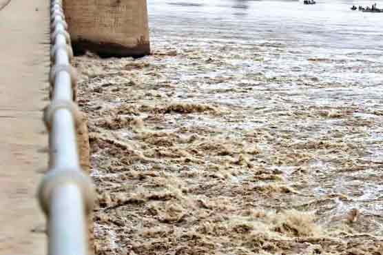 گجرات :دریائے چناب میں ساڑھے 3 لاکیوسک سیلابی ریلے کی آمد کاخدشہ