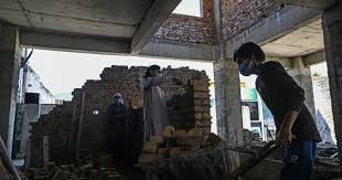 گجرات:محلہ چاکھولے میں بوسید ہ مکان کی دیوار گرنے سے نوجوان جاں بحق