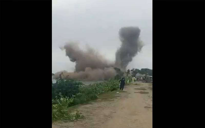 ہیڈقادرآباد بچانے کیلئے بارودی دھماکے سے بند اڑادیا گیا