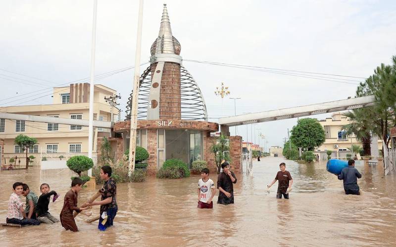 سیالکوٹ میں48 گھنٹوں میں 512 ملی میٹر بارش، کشتیاں چل گئیں