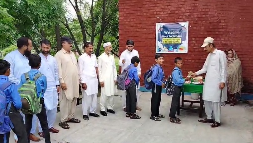 گجرات: گورنمنٹ ایلیمنٹری اسکول چکوڑی بکھو میں چھٹیوں کےبعد تعلیمی سرگرمیاں شروع