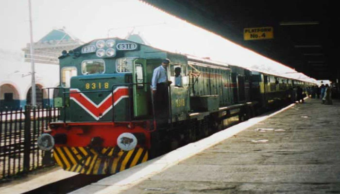 لالہ موسیٰ: چک پیرانہ ریلوے ڈپو کا سکیورٹی گارڈ ٹرین کی زد میں آ کر جاں بحق