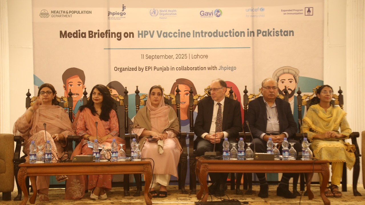 پنجاب میں HPV ویکسینیشن مہم کا آغاز 15 ستمبر سے ہوگا، لاکھوں بچیاں سروائیکل کینسر سے محفوظ ہوں گی
