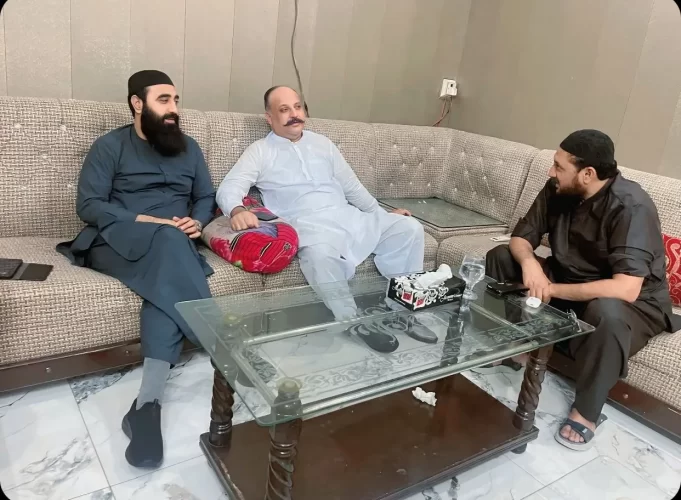 گجرات :عابد رضاکوٹلہ سے نوابزادہ طاہر الملک اور چوہدری علی وڑائچ کی ملاقات،اہم معاملات پرتبادلہ خیال