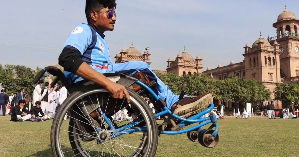 گجرات:وزیر اعلیٰ پنجاب کے وژن کے تحت معذور افراد میں وہیل چیئرز اور امدادی آلات کی تقسیم