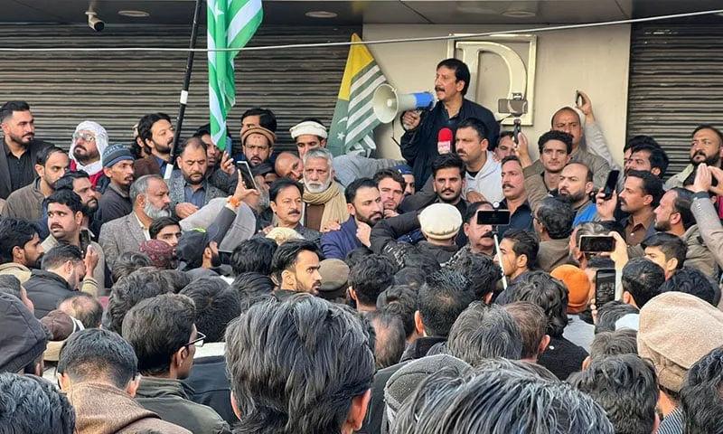 مظفر آباد:آزاد کشمیر میں مکمل شٹر ڈاؤن ہڑتال، شہری شدید مشکلات کاشکار