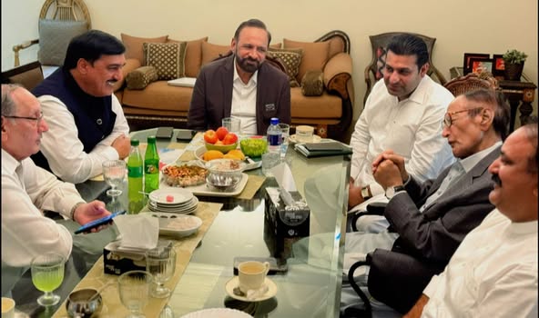 چودھری شجاعت سے MPA اعجاز رنیاں کی خصوصی ملاقات،ترقیاتی منصوبوں پر تبادلہ خیال