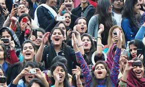 زچگی کی چھٹی کے دوران خاتون کو نوکری سے نکالنے پر نجی کمپنی پر 10 لاکھ روپے جرمانہ