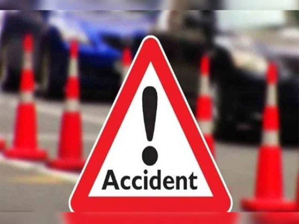 گوجرانوالہ: حافظ آباد روڈ پر تیز رفتار ٹرک کی کیری ڈبہ کو ٹکر، 5 افراد جاں بحق، 4 زخمی گوجرانوالہ: حافظ آباد روڈ پر تیز رفتار ٹرک کی کیری ڈبہ کو ٹکر، 5 افراد جاں بحق، 4 زخمی