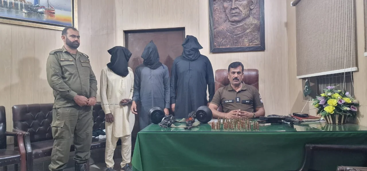 کھاریاں میں سوشل میڈیا پر اسلحہ کی نمائش اور ہوائی فائرنگ کرنے والے 3 ملزمان گرفتار