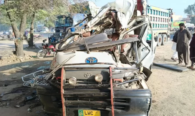 کھاریاں میں بسم اللہ چوک پر خوفناک ٹریفک حادثہ، 3افراد جاں بحق، متعدد زخمی