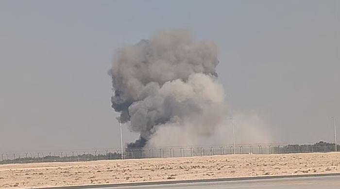 دبئی میں ائیر شو میں بھارتی جنگی طیارہ تیجاس گر کرتباہ