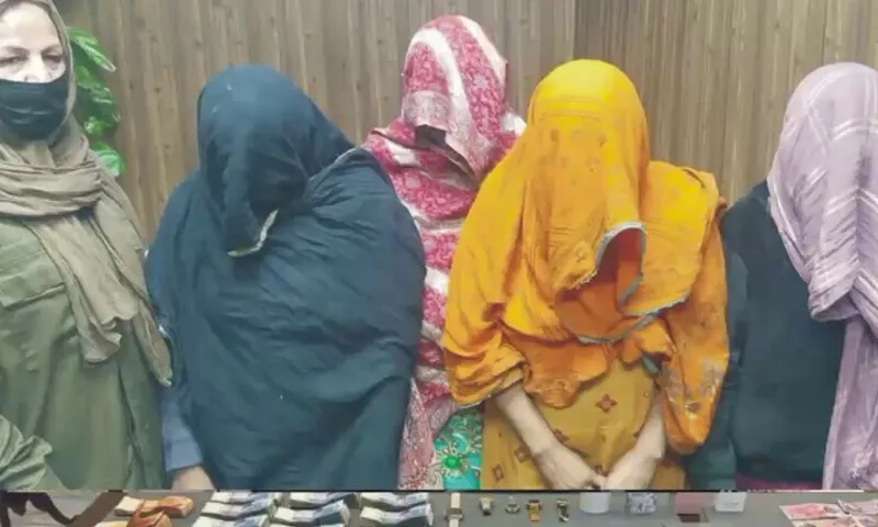 گجرات :لالہ موسیٰ میں خواتین چور گینگ،دکان سے 7 سوٹ چرا لے گیا