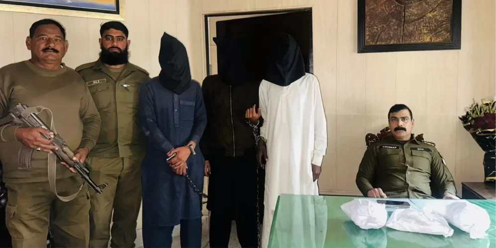 گجرات پولیس کی منشیات فروشوں اور ناجائز اسلحہ برداروں کے خلاف بڑی کارروائی، 11 ملزمان گرفتار