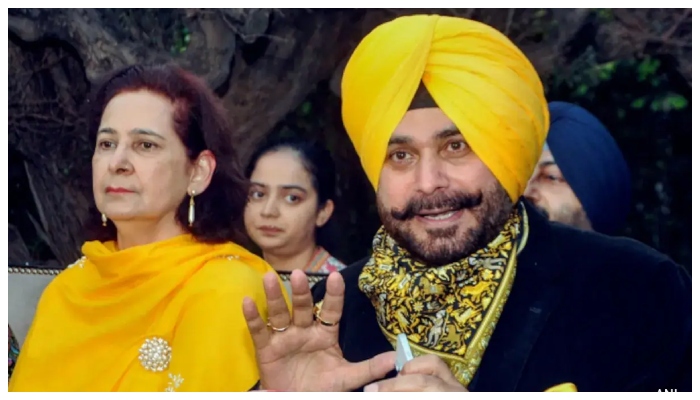 جو 500 کروڑ دیتا ہے وہی وزیراعلیٰ بنتا ہے، سدھو کی اہلیہ نے طوفان کھڑا کردیا