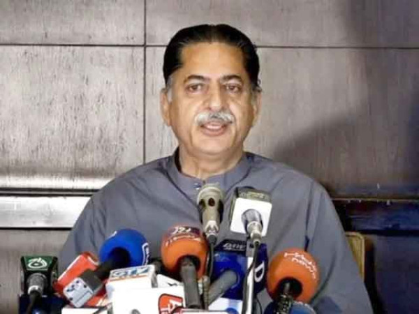 نواز شریف نےملک برباد کرنےوالوں کے نام لیےتو ہمارے رہنما اسٹیج سے چھلانگیں مارکر دوڑ گئے، جاوید لطیف