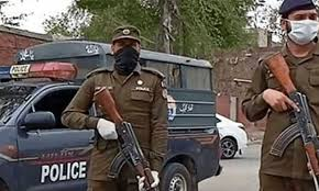 گجرات :کار میں پولیس لائٹ لگا کر گھومنے والا ملزم گرفتار