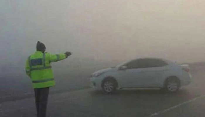 پنجاب میں شدید دھند ، موٹروے مختلف مقامات پر بند