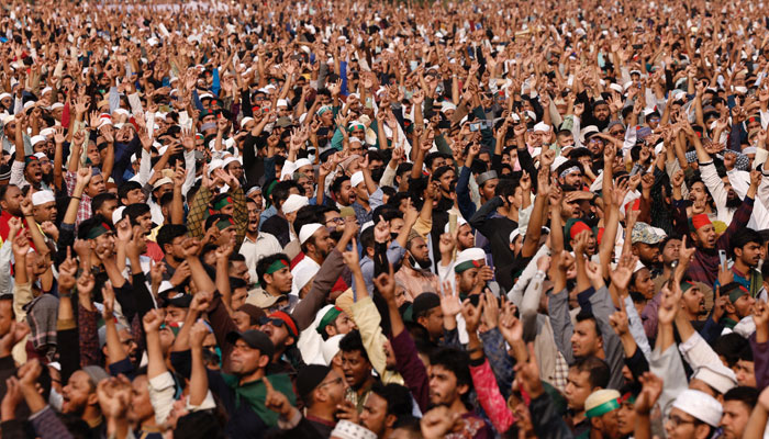بنگلادیش میں طلبہ تحریک کے رہنما عثمان ہادی کی نماز جنازہ ادا، محمد یونس سمیت ہزاروں افراد کی شرکت