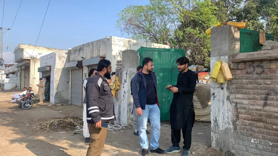 دینہ میں اسسٹنٹ کمشنر کی کارروائی، تجاوزات کاسبب بننے والے 3 کباڑ خانے سیل