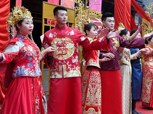 چین میں غیر صوبائی شادی، ناجائز تعلقات اور حمل پر بھاری جرمانوں کا اعلان