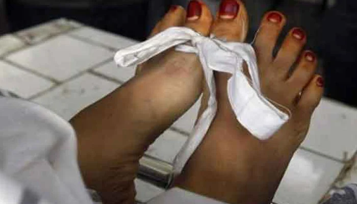 کراچی سہراب گوٹھ گنا منڈی میں گھر سے خاتون اور 3 بچوں کی لاشیں برآمد