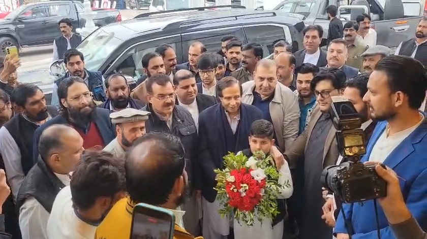 چودھری پرویز الٰہی کی کنجاہ میں نشان حیدرہاؤس آمد، پارٹی امور پر تبادلہ خیال