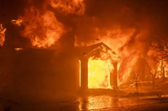 گجرات میں بند گھر میں آتشزدگی، ریسکیو 1122 نے بروقت کارروائی سے آگ پر قابو پالیا