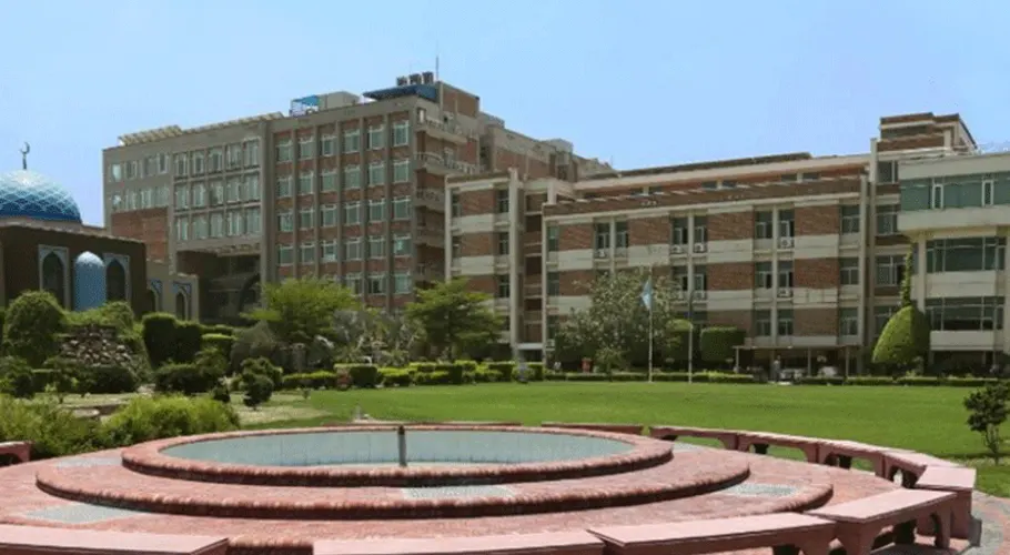 لاہور یونیورسٹی میں  فاطمہ نے چھلانگ لگانے سے قبل  گھر کال کی،معاملے کی تحقیقات جاری ، ڈی آئی جی فیصل کامران