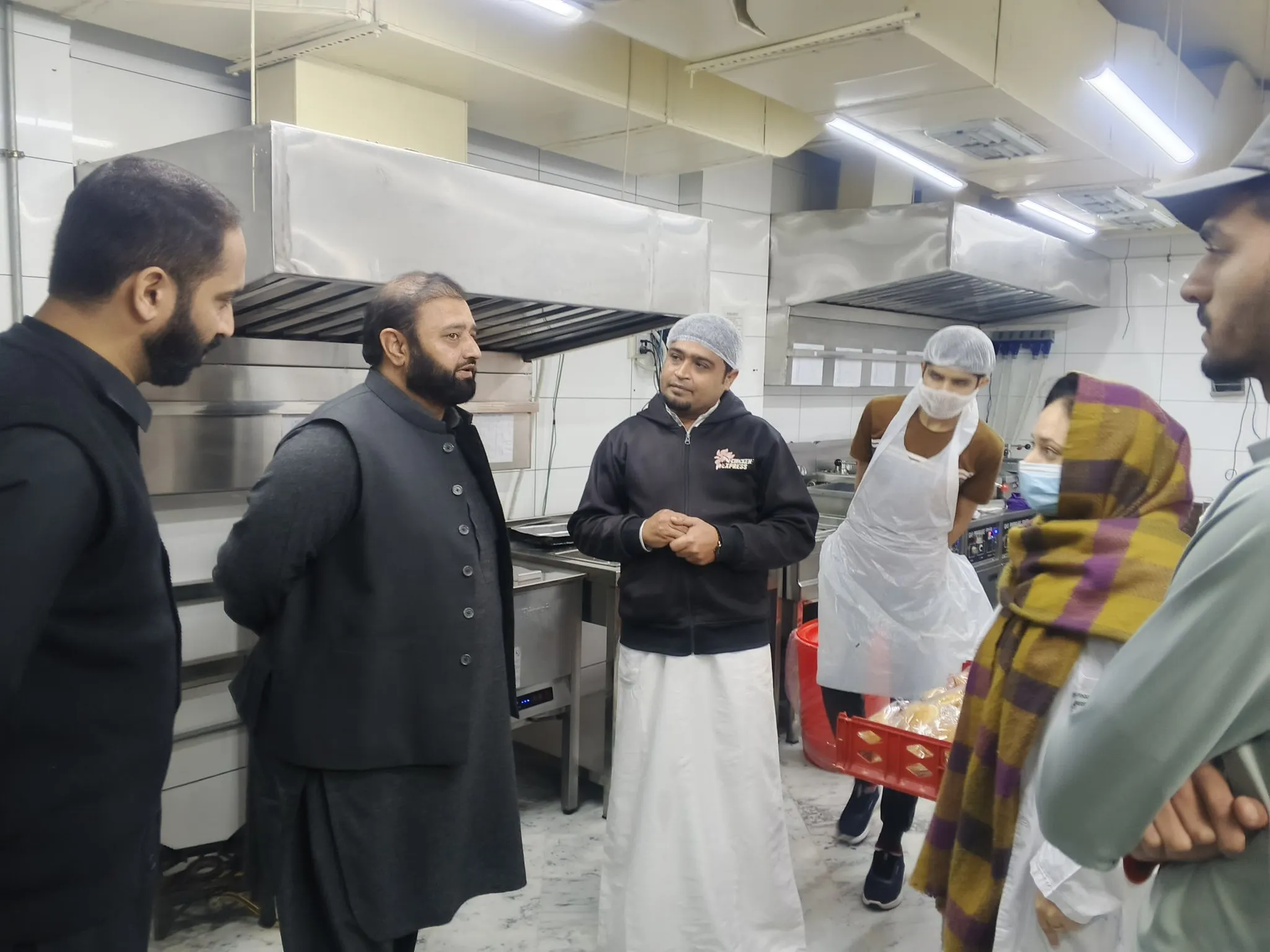 پنجاب فوڈ اتھارٹی گجرات کی کارروائیاں، 40 ہزارکے جرمانے، غیر معیاری اشیاء موقع پر تلف