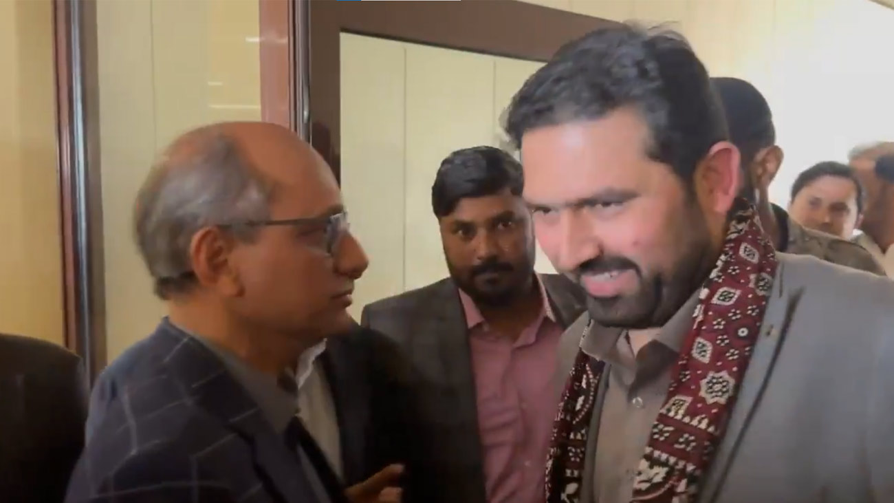 سہیل آفریدی کاکراچی پہنچنے پر سندھ حکومت کاروایتی انداز میں استقبال