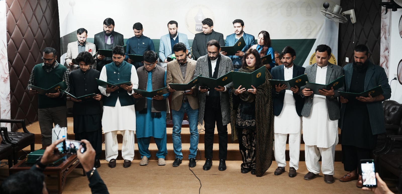 تقریب میں وفاقی وزیر عطا اللہ تارڑ نے پی ایف یو سی کے نو منتخب عہدیداروں سے حلف لیا