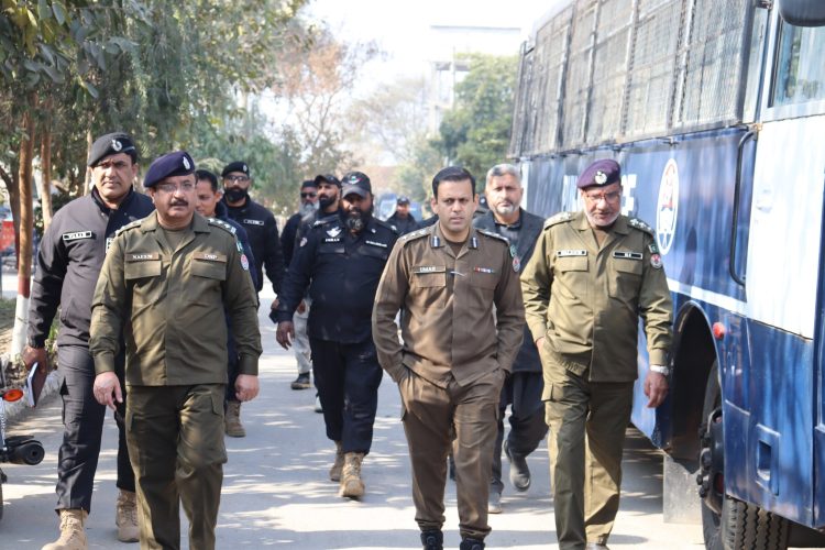 ڈی پی او گجرات رانا عمر فاروق کا پولیس لائنز کا دورہ،برانچز اوردفاتر کامعائنہ کیا