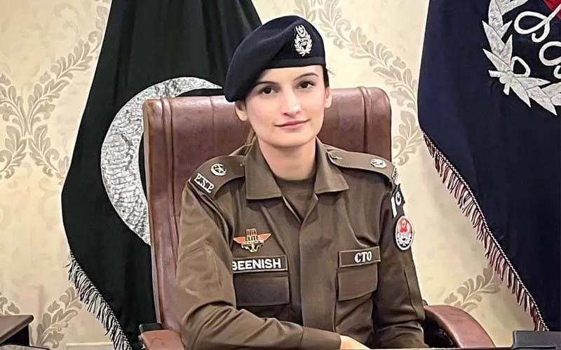 جہلم میں پہلی خاتون ڈی پی او تعینات، بینش فاطمہ نے عہدے کا چارج سنبھال لیا