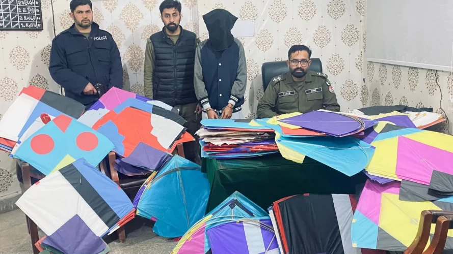 ککرالی پولیس کا پتنگ بازی کے خلاف بڑا کریک ڈاؤن، ملزم گرفتار اور سینکڑوں پتنگیں برآمد