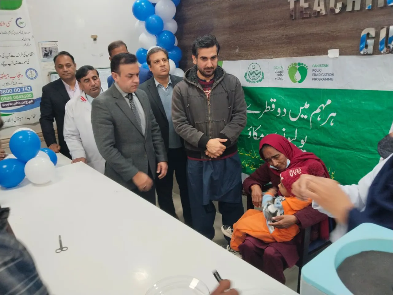 گجرات میں قومی انسدادِ پولیو مہم کا آغاز، لاکھوں بچوں کو حفاظتی قطرے پلانے کا ہدف