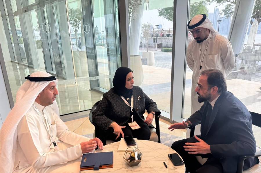 وفاقی وزیر چوہدری سالک حسین کی ابوظہبی ڈائیلاگ 2026 کے موقع پر عوامی اتھارٹی برائے افرادی قوت ڈی جی رباب عبداللہ العثیمی سے ملاقات