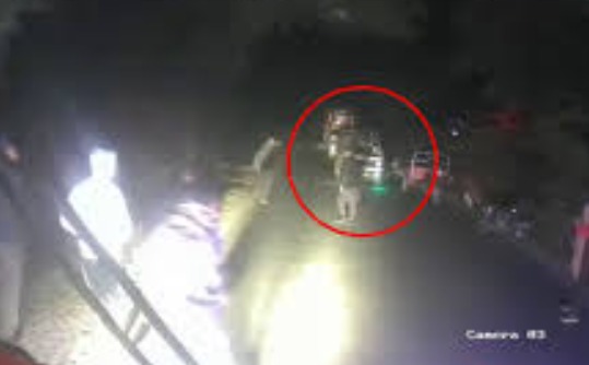 گجرات میں پولیس گینگ شہریوں کو لوٹنے لگا، دوپولیس کانسٹیبل اور ایک خاتون گرفتار