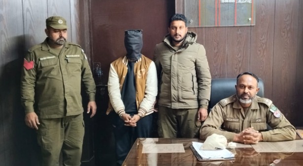 گجرات پولیس کی منشیات فروشوں کے خلاف کارروائی،ملزم گرفتار