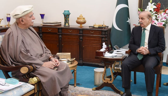 شہباز شریف کا آنا مثبت رویہ ہے، انا سے نکل کر آگے بڑھنا ہوگا،محمود اچکزئی