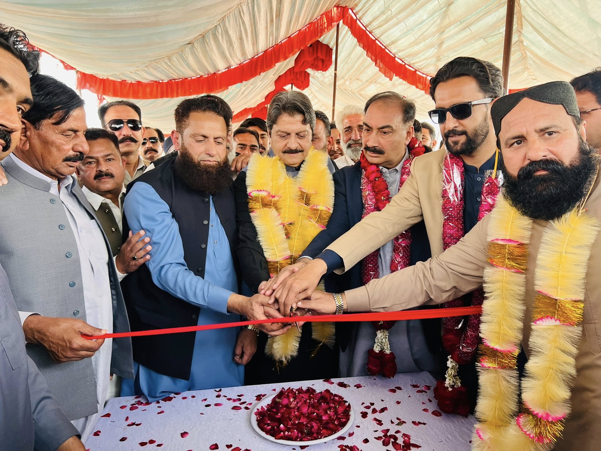 لالہ موسیٰ : MNAچودھری نصیر عباس سدھونے میگاترقیاتی منصوبے کاافتتاح کردیا