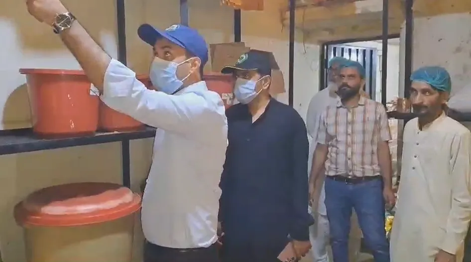 پنجاب فوڈ اتھارٹی کی گجرات میں کارروائیاں، 220 انسپکشنز، متعدد جرمانے عائد
