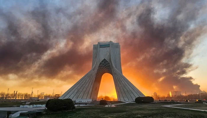 تہران: آزادی اسکوائر پرموجود شہریوں پر امریکا اور اسرائیل کی بمباری، کئی ہلاکتیں