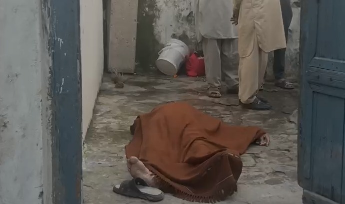 گجرات: تھانہ منگوال کے نواحی گاوں لنگے میں گھر میں گھس کر فائرنگ ،باپ اوربیٹاقتل