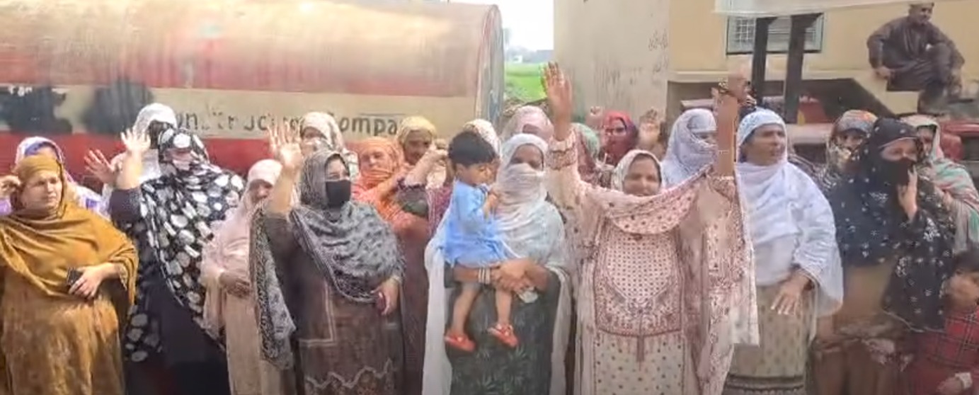 گجرات: دریائے چناب کنارے 3 دیہاتوں کی 2500 ایکڑ زمین دریا برد ہونے کا خدشہ، اہلِ علاقہ کا شدید احتجاج