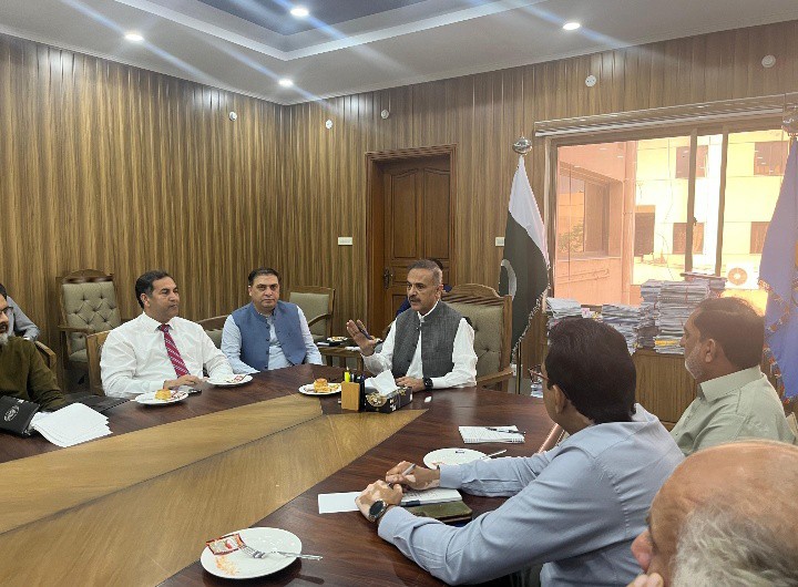 وائس چانسلر ڈاکٹر ظہور الحق کی زیر صدارت یونیورسٹی آف گجرات کااجلاس