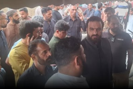 اے سی گجرات کی جعلی سگریٹس فروشوں کیخلاف کارروائی،دکان سیل